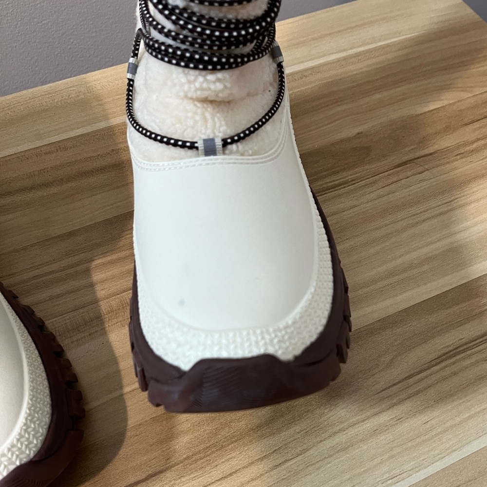 Hunter Cream and Brown Women's Winter Rain Boots - Picture 9 of 9